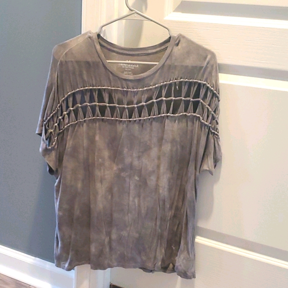 American Eagle gray cut out shirt